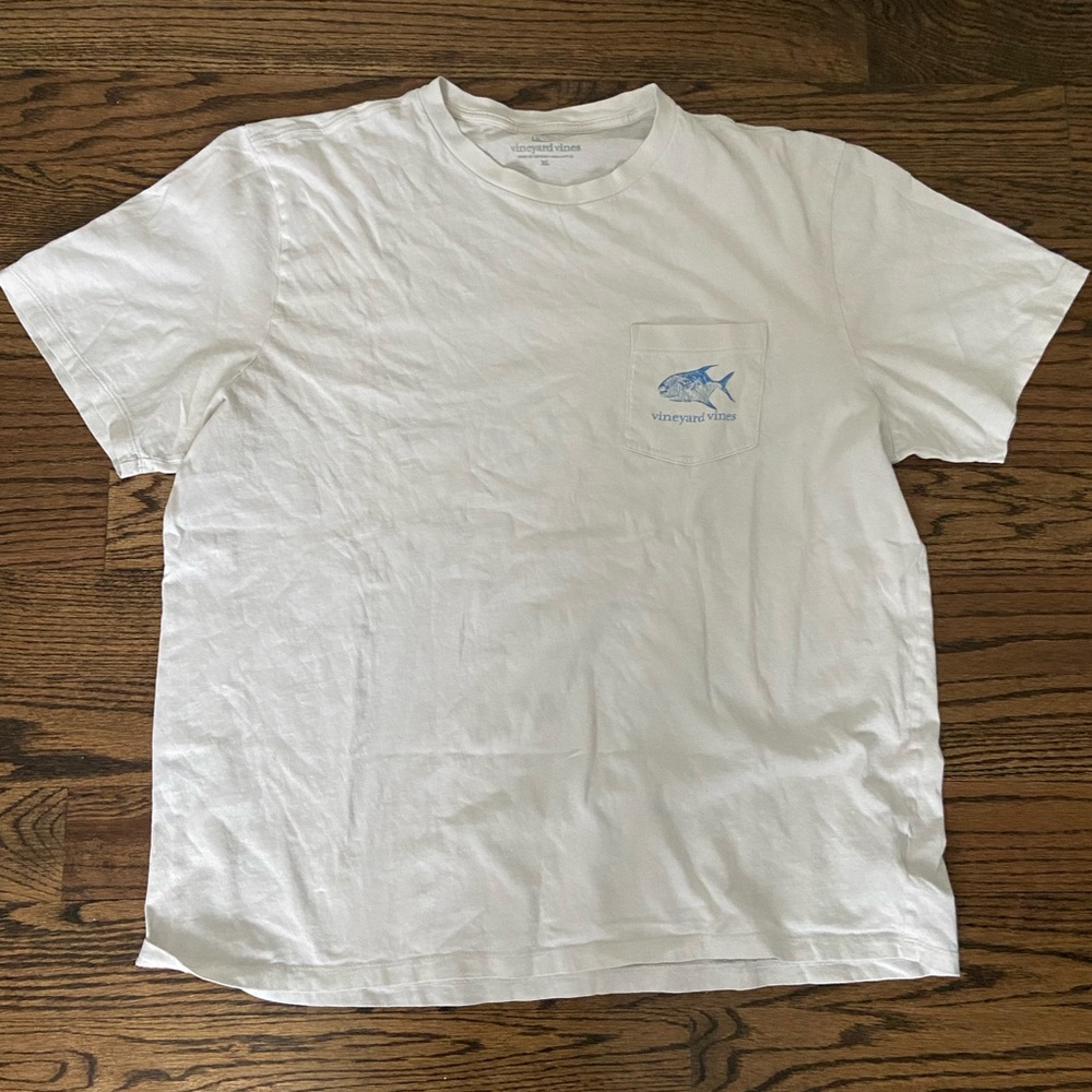 Vineyard vines tee